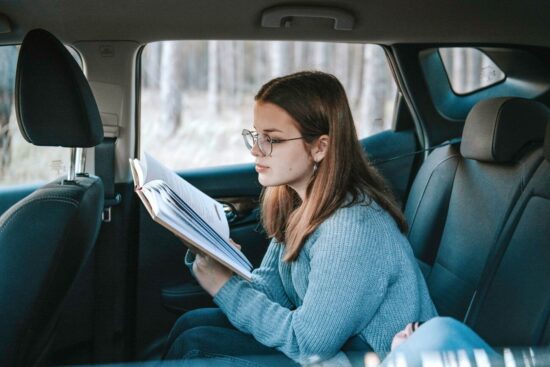 Czytanie książek w samochodzie